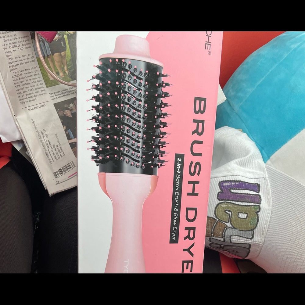 2-1 Electric hairbrush and dryer